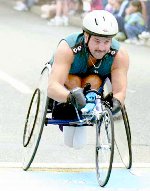 Foto: Corridore sportivo su sedia a ruote